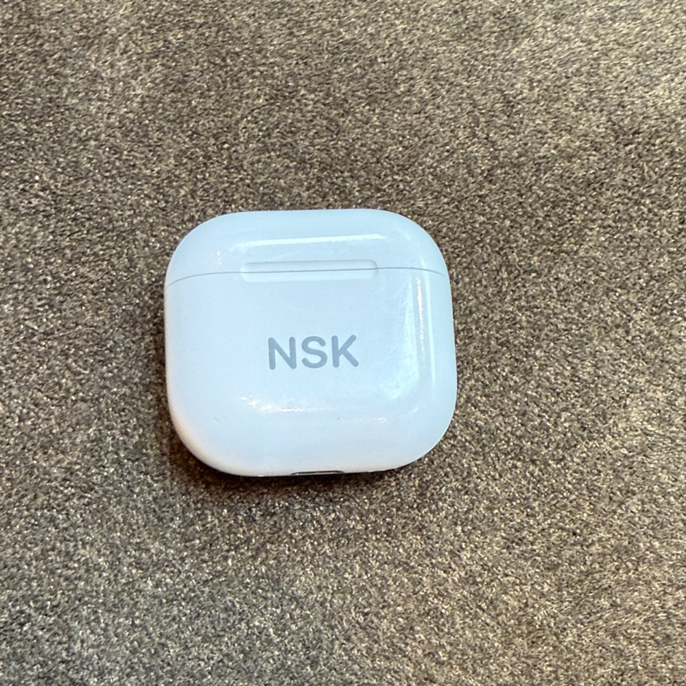Apple White Earbuds Case